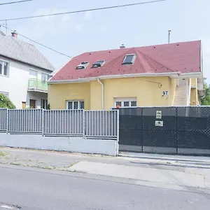  Apartament Hi-bp Garden City Batsanyi 3 Rooms, Upstairs Near The City Train With Free Parking Węgry