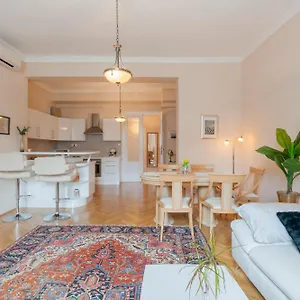  Apartament View To The Roofs Luxury With 2 Bedrooms Węgry